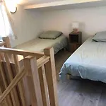 Maisonnette Individuelle Avec Acces Piscine