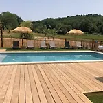 Maisonnette Individuelle Avec Acces Piscine *
