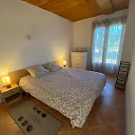 Maisonnette Individuelle Avec Acces Piscine